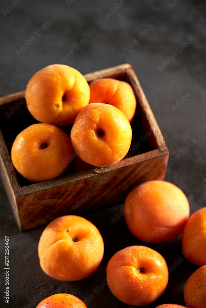 Fresh apricots Fresh apricots
