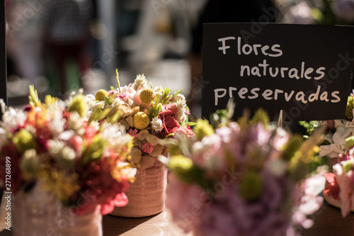 Ramos de flores en los puestos del mercado de Madrid photo