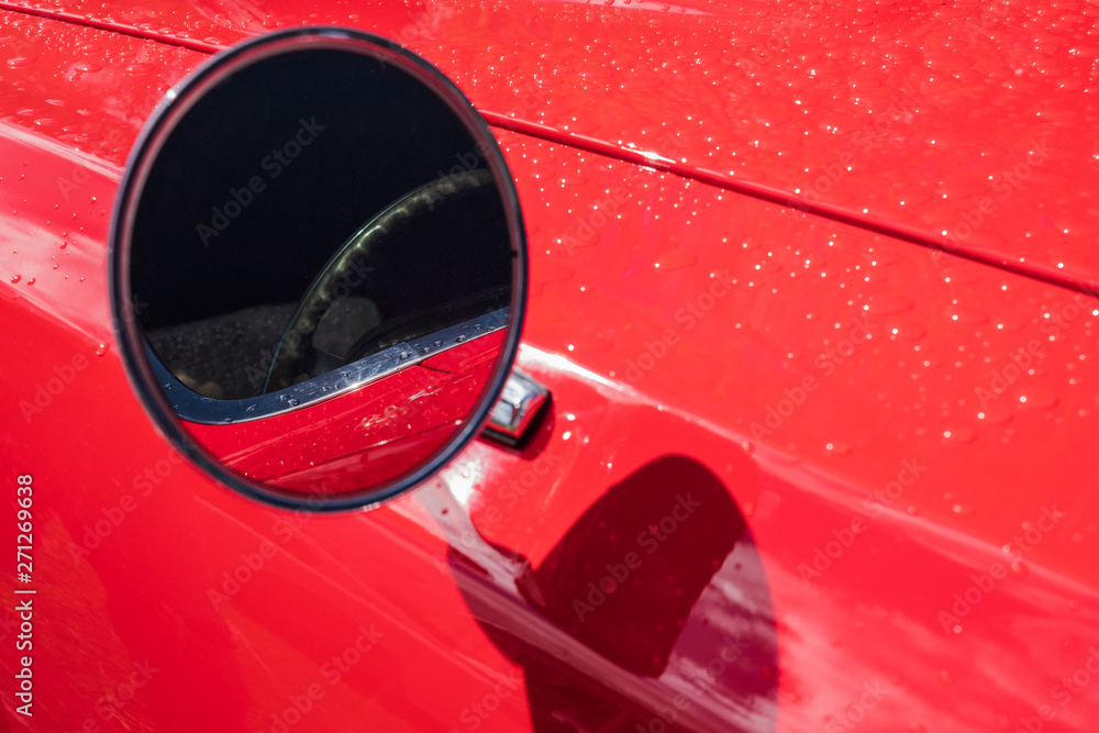 Naklejka Wet round mirror of a red retro car