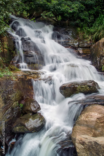 Fototapeta Naklejka Na Ścianę i Meble -  The stream of water between the rocks in the mountains Sri Lanka