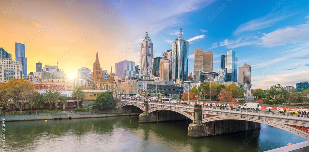 Obraz premium Melbourne city skyline at twilight in Australia