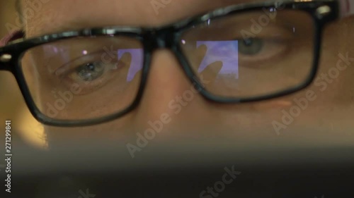 Wallpaper Mural Young man with tablet computer sitting in cafe Torontodigital.ca