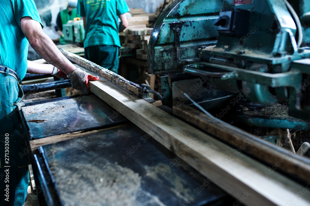 Process of machining logs in sawmill machine