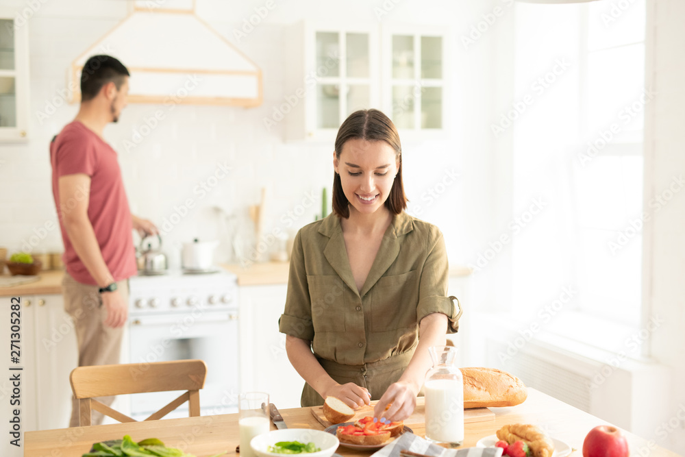 Young dates in the kitchen Young dates in the kitchen
