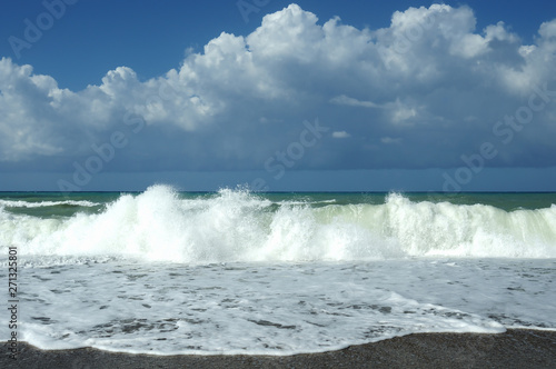 waves crashing on the beach © Евгений Кожевников