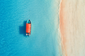 Sierkussen Luchtfoto strand Vissersboot Zanzibar helder blauw water  © den-belitsky