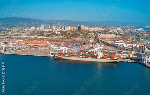 Canvas Print Oakland Harbor port terminal with cargo ship and shipping containers