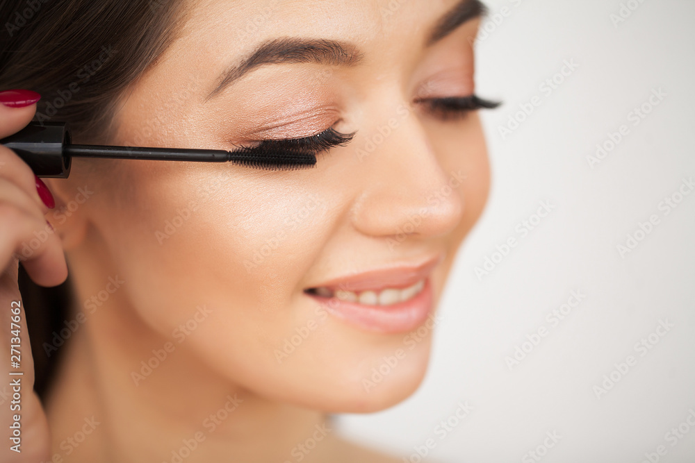 Eyelashes extensions. Fake Eyelashes. Eyelash Extension Procedure. Professional stylist lengthening female lashes. Master and a client in a beauty salon