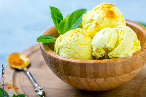 Artisanal ice cream with turmeric (Golden ice cream).
