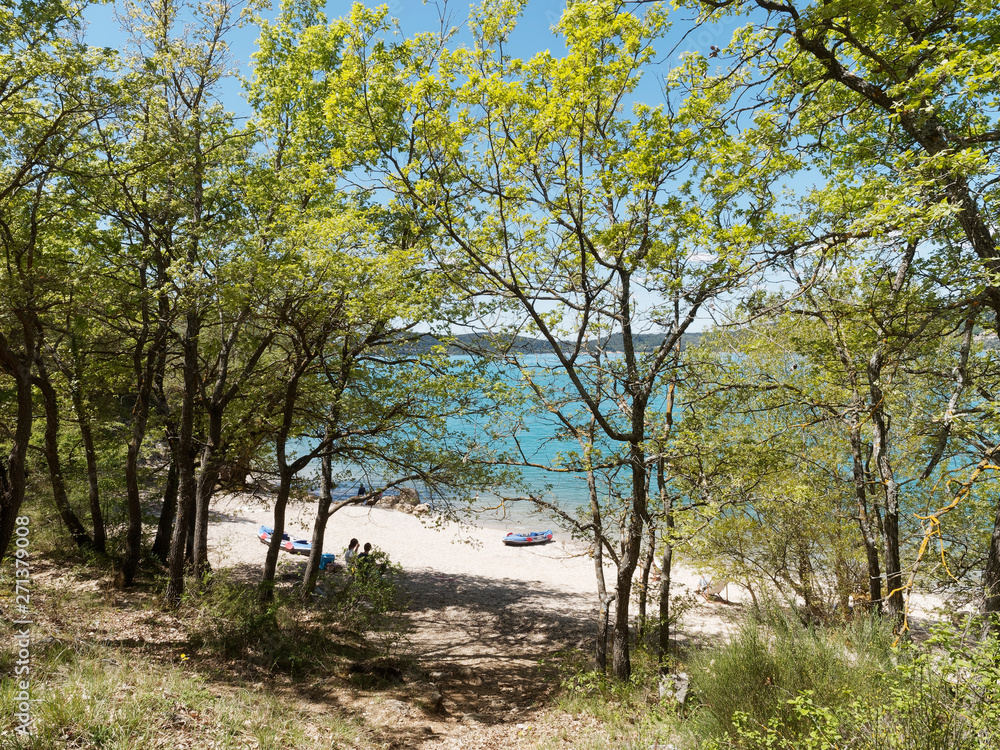 Lac de Sainte-Croix. Petite plage à Bauduen. Alpes-de-Haute-Provence Lac de Sainte-Croix. Petite plage à Bauduen. Alpes-de-Haute-Provence