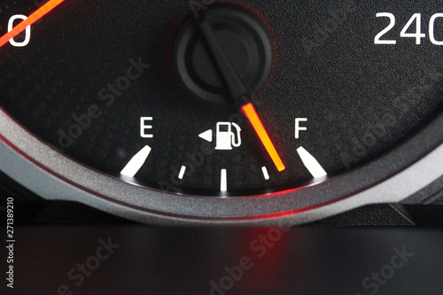 Vehicle fuel gauge