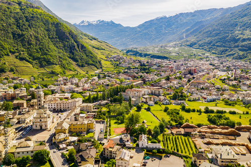 Fototapeta Naklejka Na Ścianę i Meble -  Tirano - Valtellina (IT) - Vista aerea della Città e del Santuario della Beata Vergine 