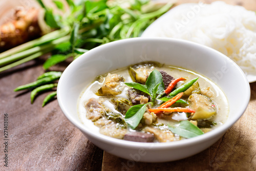 Thai green curry chicken and rice noodles, Thai food