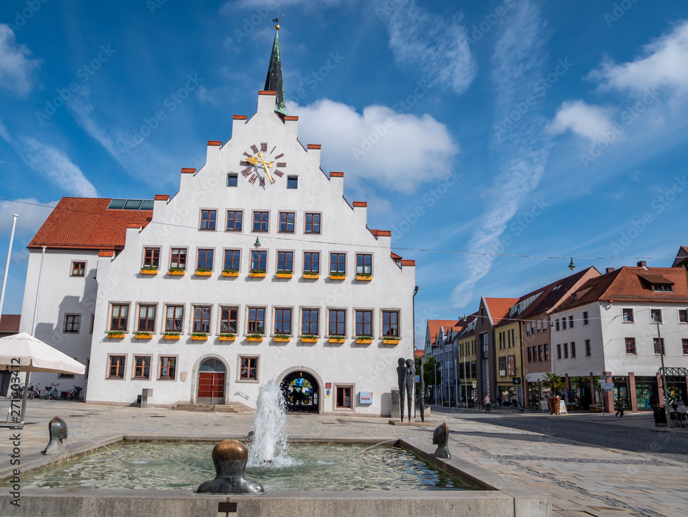 Rathaus mit Marktplatz Neumarkt in der Oberpfalz