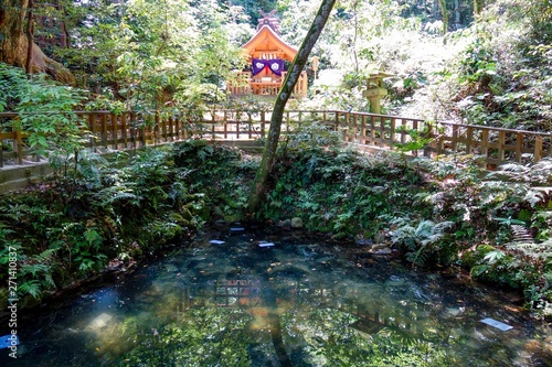 島根県松江市の八重垣神社奥の院にある鏡池と天鏡神社 photo