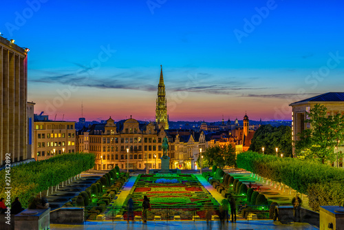 The Mont des Arts or Kunstberg is an urban complex and historic site in the centre of Brussels  Belgium