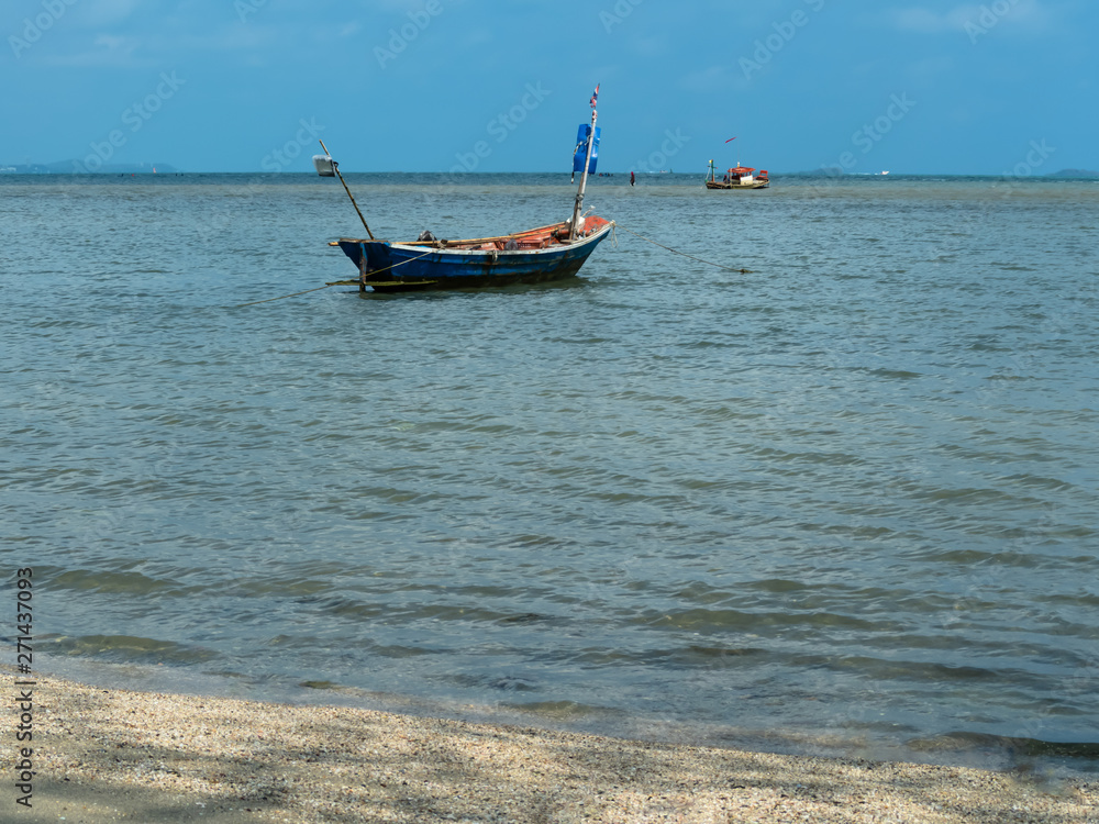 Small fishing boats of fishermen Parked on the beach