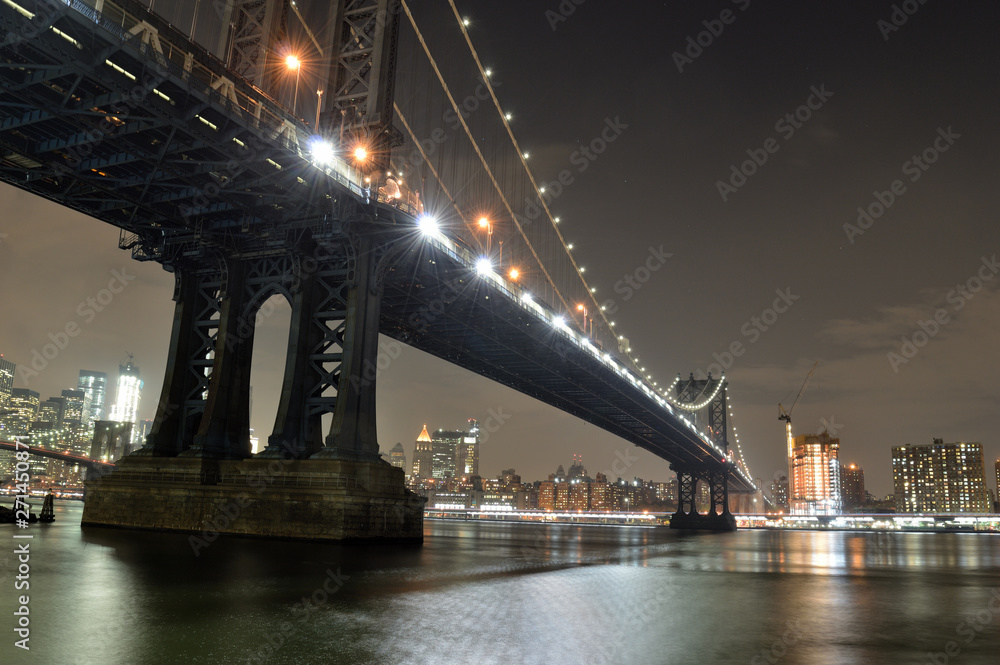 Fototapeta premium Manhattan Bridge at night.