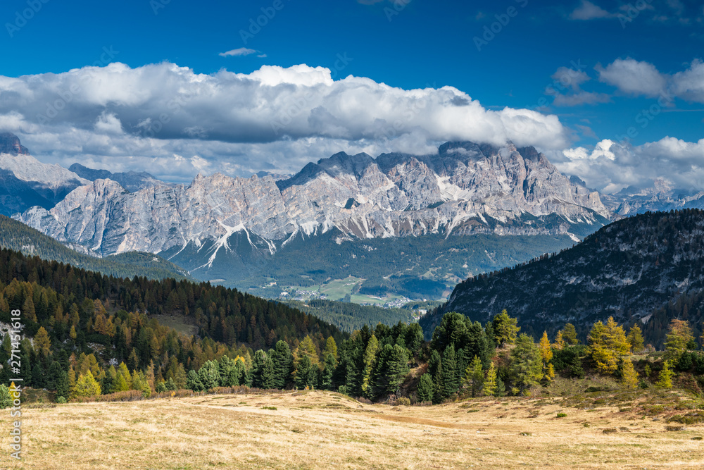 Obraz premium Beautiful alpine countryside. Scenic image of famous Sassolungo peak with overcast perfect blue sky. Wonderful Vall Gardena under sunlight. Majestic Dolomites Mountains. Amazing nature Landscape