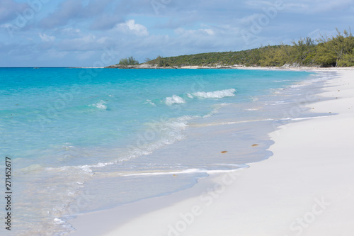 Slika na platnu Beautiful beach at Half Moon Cay in the Bahama Islands