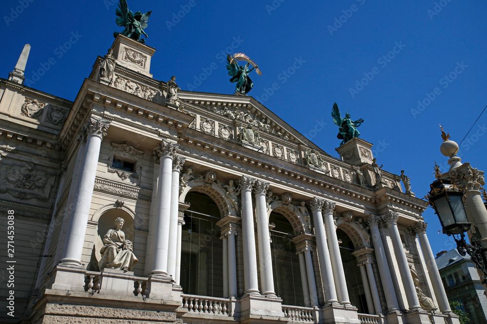 Fototapeta premium facade of Lviv Theatre of Opera and Ballet, Ukraine