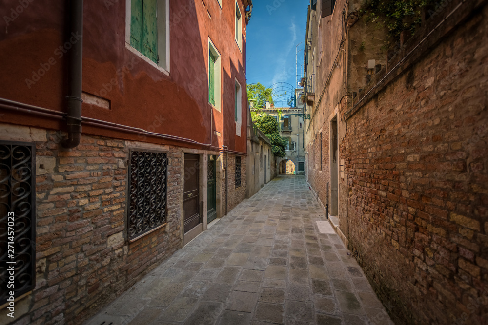 HDR photo of a street in Venezia, Italy