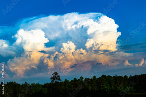 Photos a thunderhead cloud approaches in the distance