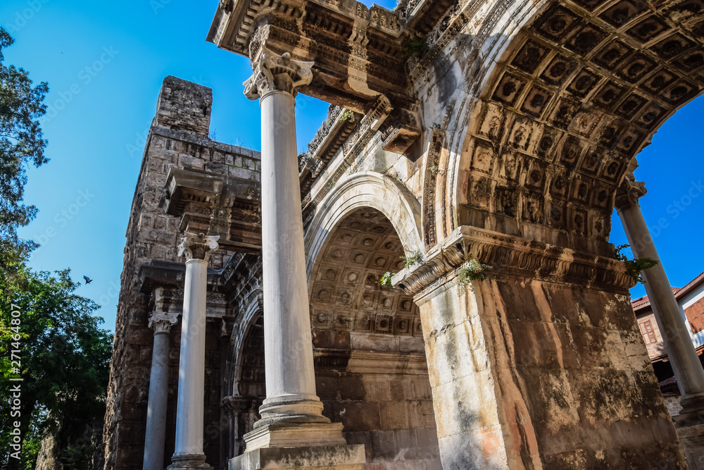 Obraz premium Adrian Gate, Antalya landmark, Turkey. Antique construction of marble and limestone.