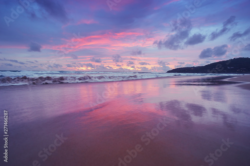 Fototapeta Naklejka Na Ścianę i Meble -  Beautiful landscape. Sunset on the sea shore.