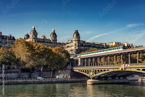Photography Bir-Hakeim bridge in Paris