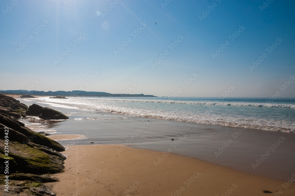 Playa en verano, en un gran día soleado