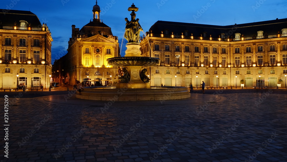 Place de la bourse à Bordeaux centre