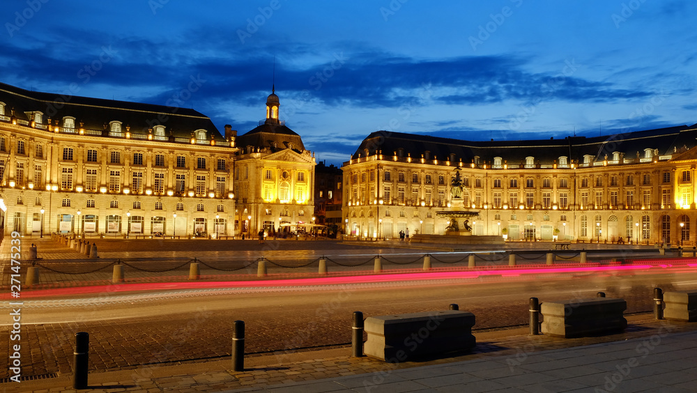 Place de la bourse à Bordeaux centre