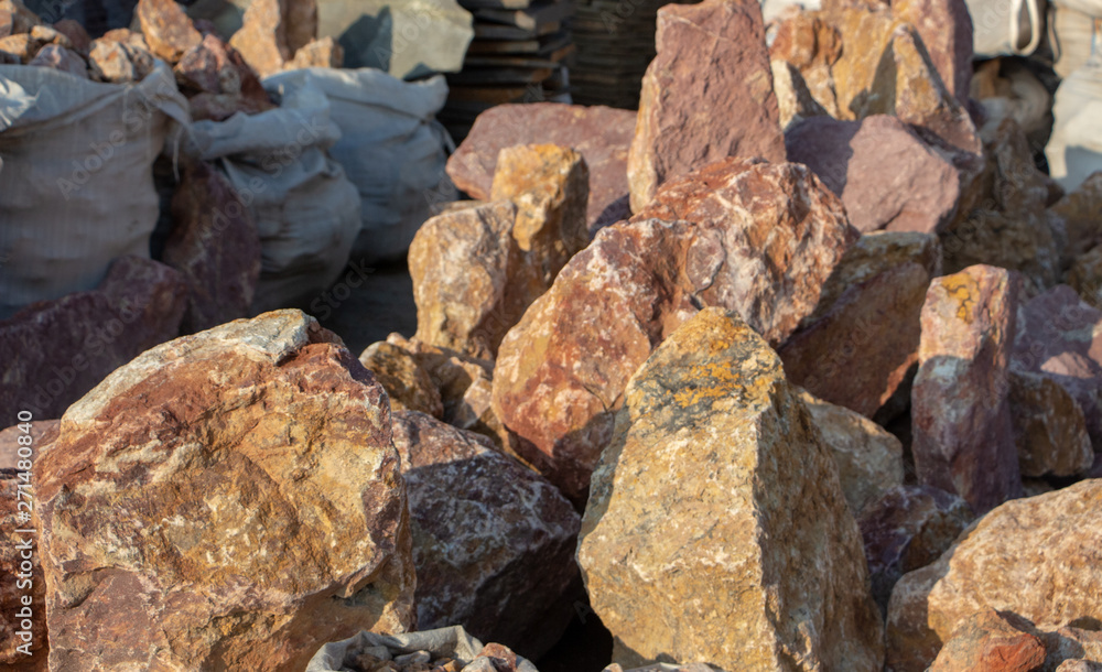 Pallets with natural facing stone and cobblestones Pallets with natural facing stone and cobblestones