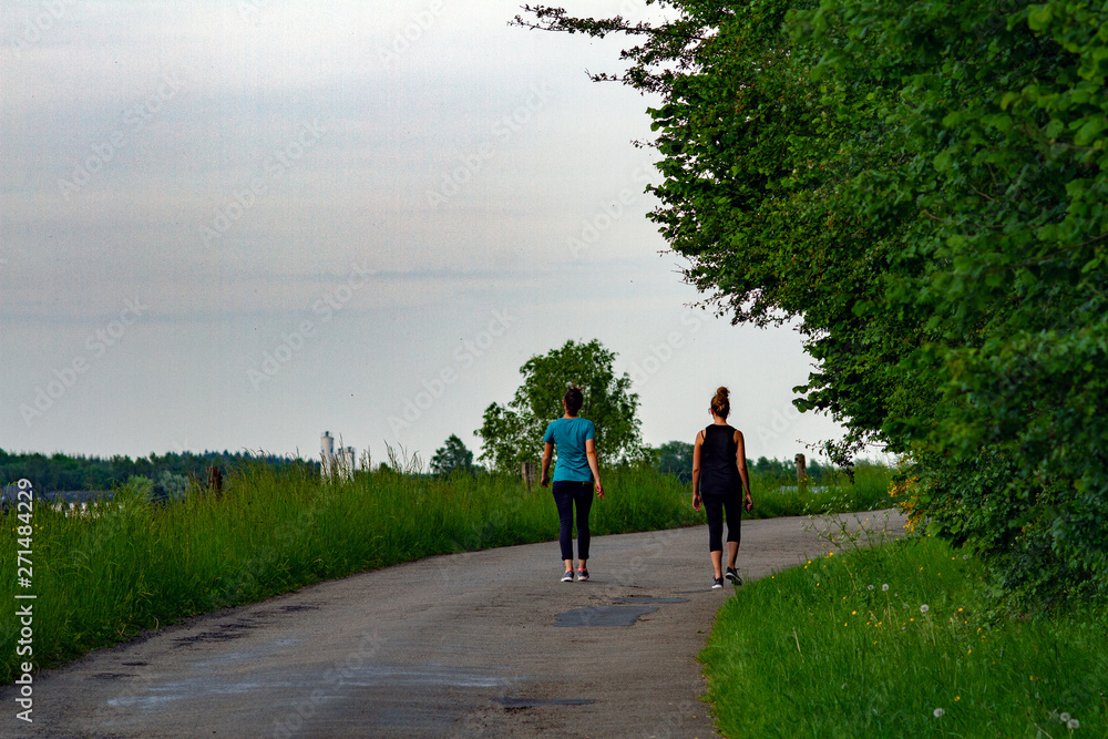 pieton marche chemin 