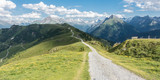 Panorama eines Mountainbike Trails in den Alpen