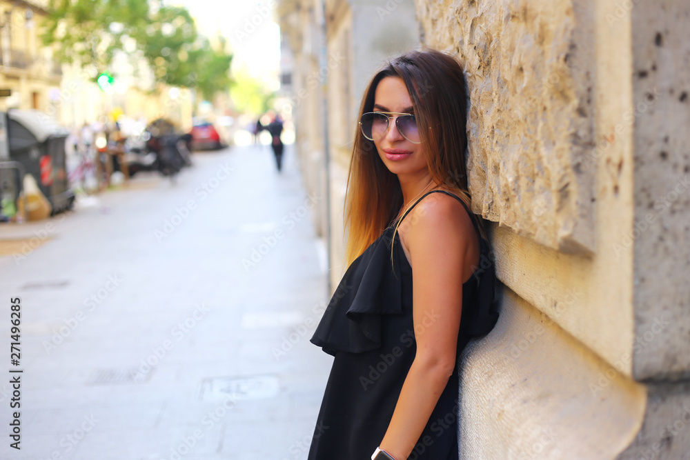 Fototapeta premium Girl on streets of old town 