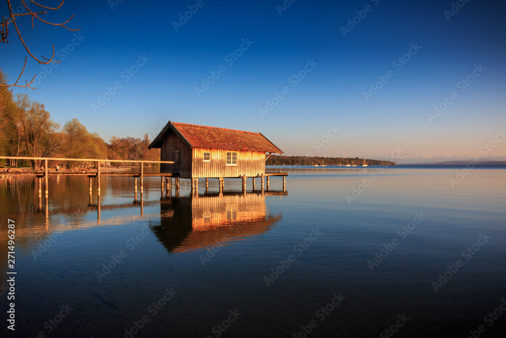 Seehaus in Stegen am Ammersee in Bayern Deutschland. Seehaus in Stegen am Ammersee in Bayern Deutschland.