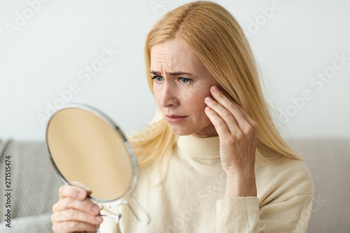 Konstfotografi Anti-Wrinkle Skin Care. Sad Woman Looking In Mirror