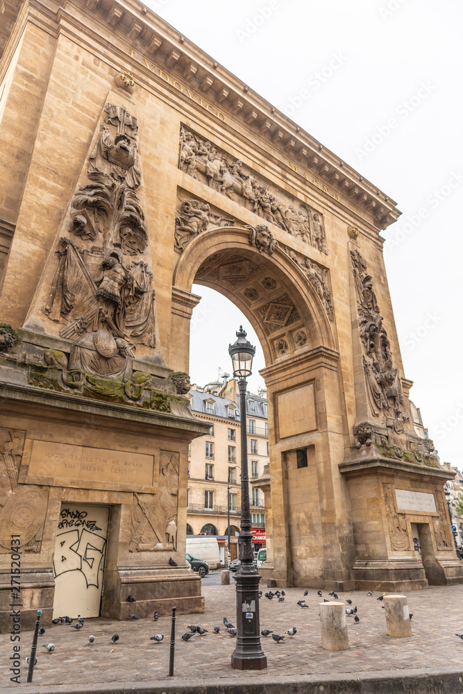 Obraz premium Paris, France - APRIL 9, 2019: Cozy Street. Cityscape of Paris. .City architecture details