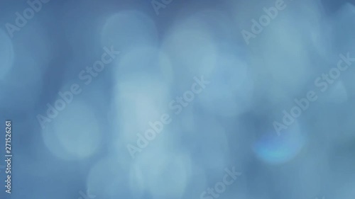 キラキラ輝く川の流れを逆光で撮影