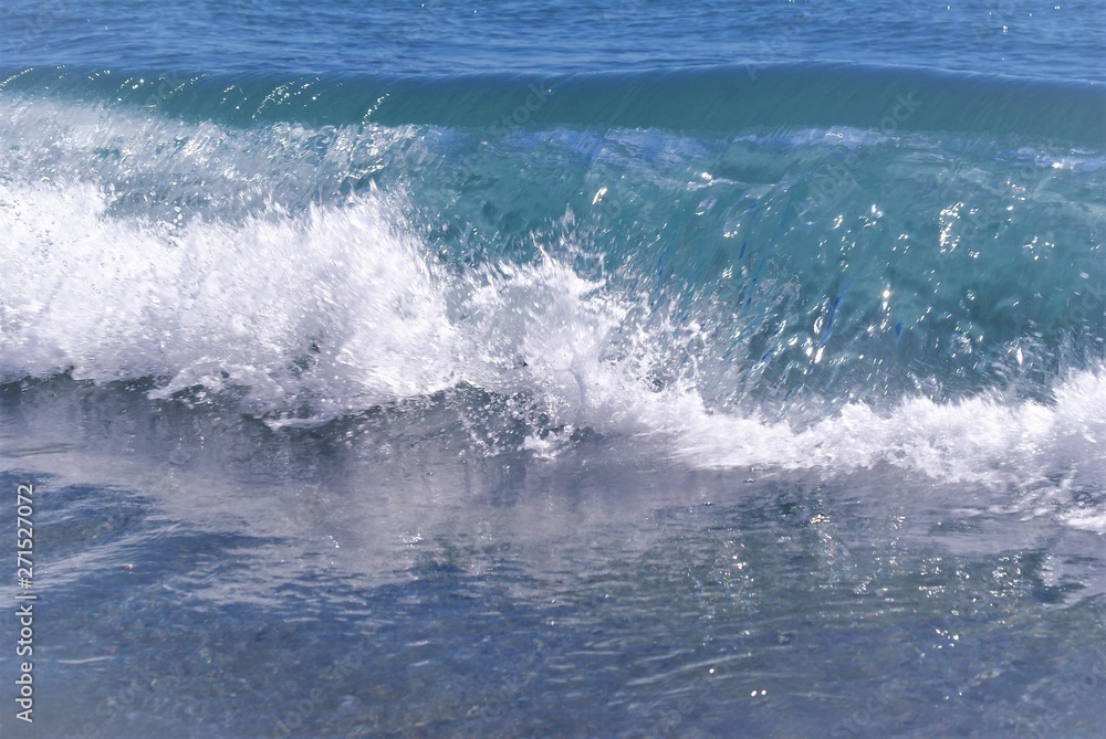 A refreshing landscape background of crashing waves.