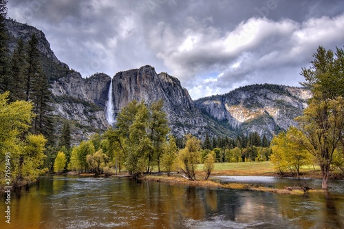 Fototapeta Naklejka Na Ścianę i Meble -  Another day in Yosemite