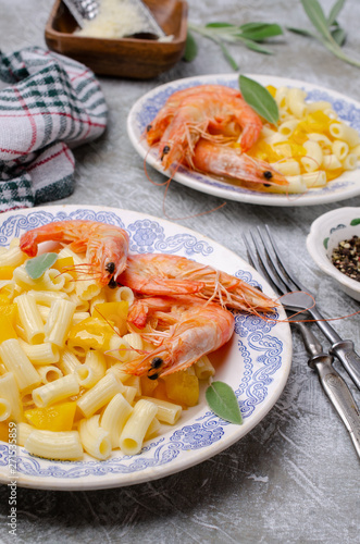 Untreated shrimp with pasta photo