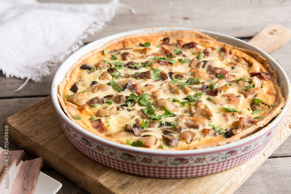 Homemade quiche lorraine with chicken, mushrooms, cheese and bacon. Tart with chicken. Chicken pie. Mushroom pie Homemade quiche lorraine with chicken, mushrooms, cheese and bacon. Tart with chicken. Chicken pie. Mushroom pie