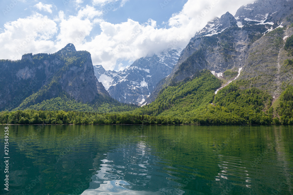 Königsseee vom Ausflugsboot aus Blick auf Berge des Nationalpark Berchtesgaden
