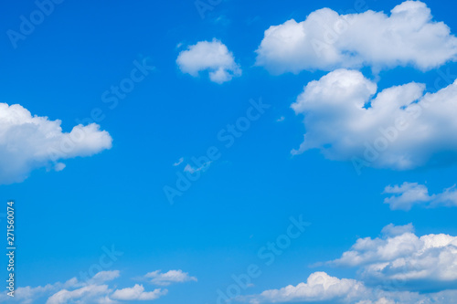 Fototapeta Naklejka Na Ścianę i Meble -  【写真素材】 青空　空　雲　初夏の空　背景　背景素材　6月　コピースペース