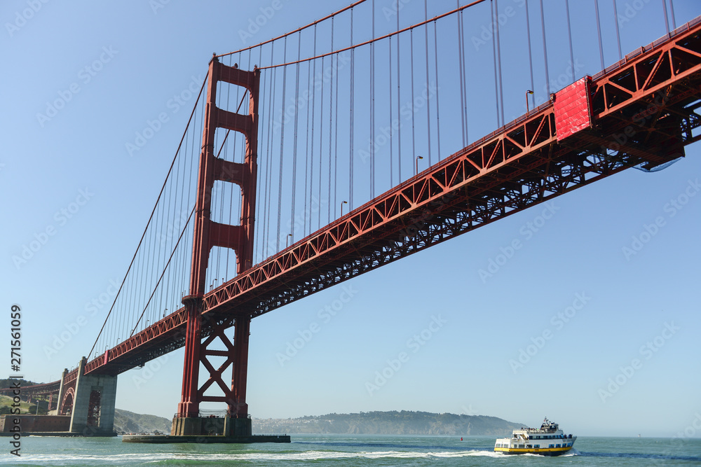 Fototapeta premium Golden Gate Bridge in San Francisco, California, USA
