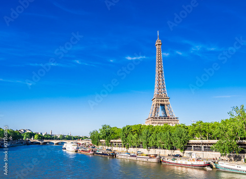 世界遺産　パリのセーヌ河岸 © oben901