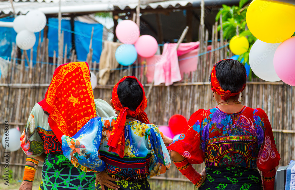 Fototapeta Wioska z grup etnicznych Kuna, impreza dojrzewania, archipelag San Blas, region Kuna Yala, Panama, Ameryka Środkowa, Ameryka